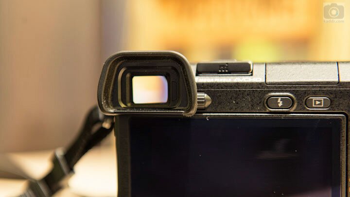 Обзор Sony NEX-6 - вид сзади, наглазник на видоискатель