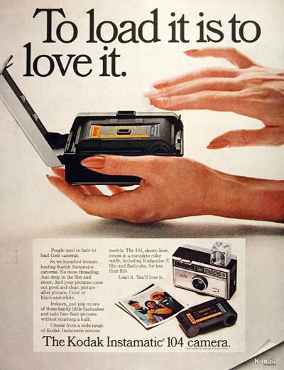 Рекламный плакат, изображающий камеру Instamatic и ее преимущества