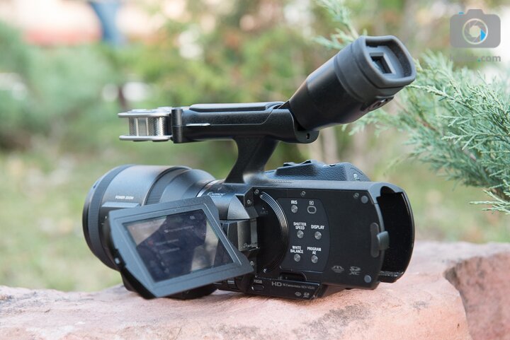 Sony Nex 30 - эргономичная и удобная видеокамера