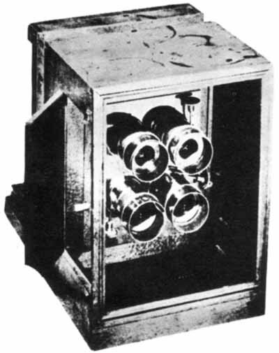 Камера для визитных карточек, запатентованная Адольфом-Эженом Диздери в 1854 году