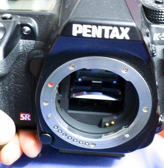 Pentax-K-5-DSLR-camera-mirror-box